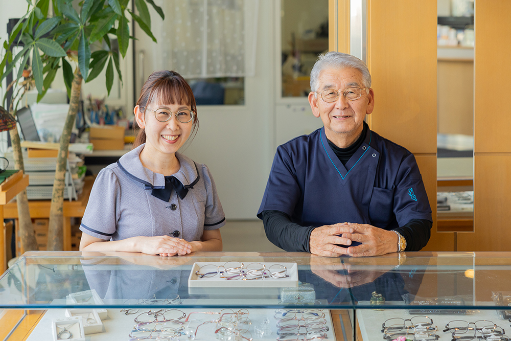 店舗（眼鏡部スタッフ）